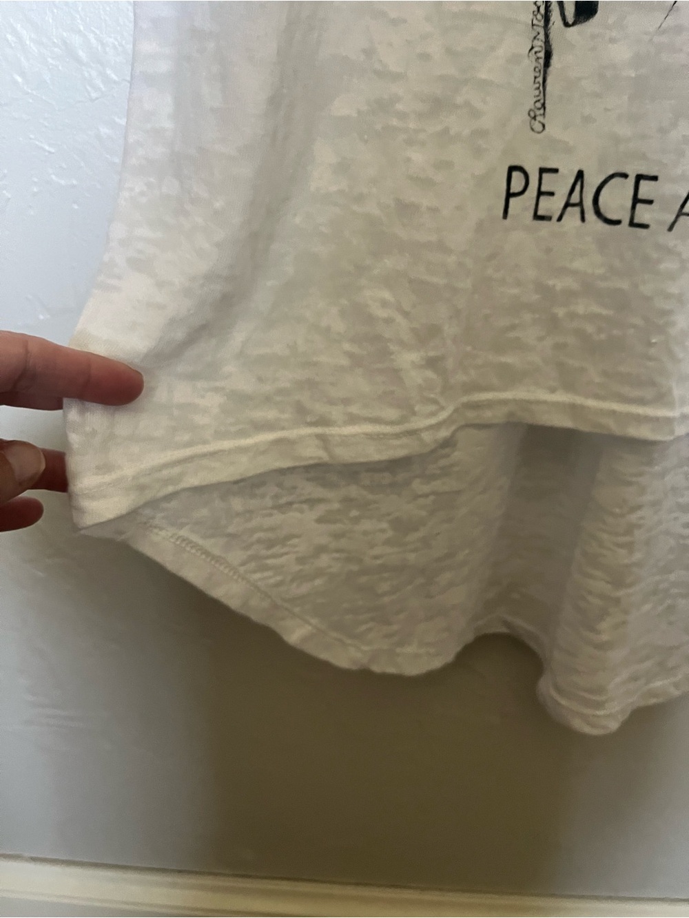 LAUREN MOSHI Peace & Love Graphic Burnout Pocket Tee Sz XS/S High Low White NWOT - Picture 6 of 12